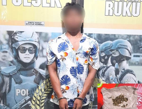 asyik_isap_ganja_sama_teman_remaja_batu_bara_ini_tak_sempat_lari_saat_polisi_datang