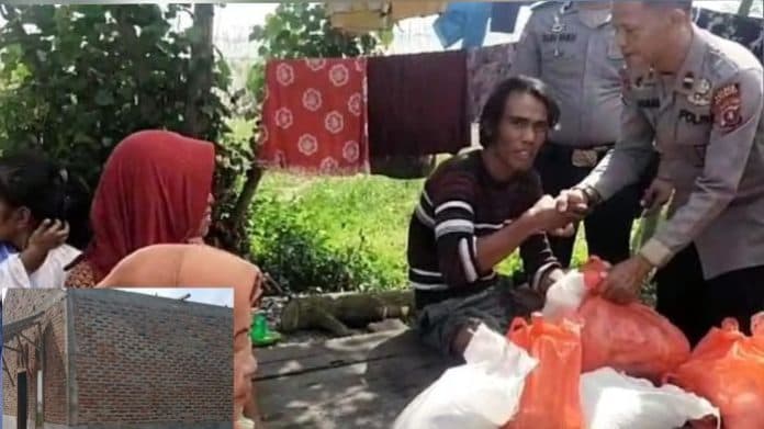 atap_rumah_warga_batu_bara_diterjang_angin_kapolsek_indrapura_beri_bantuan