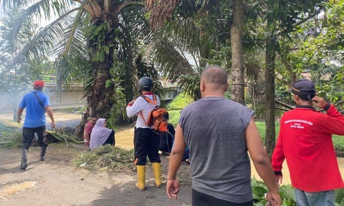 atasi_penumpukan_sampah_perangkat_kelurahan_binjai_rutin_gotong_royong