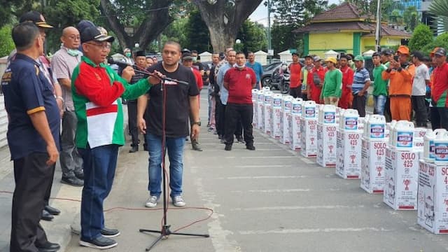 atasi_penyebaran_covid_19_ikaptk_sumbang_100_alat_semprot_untuk_camat_se_kota_medan