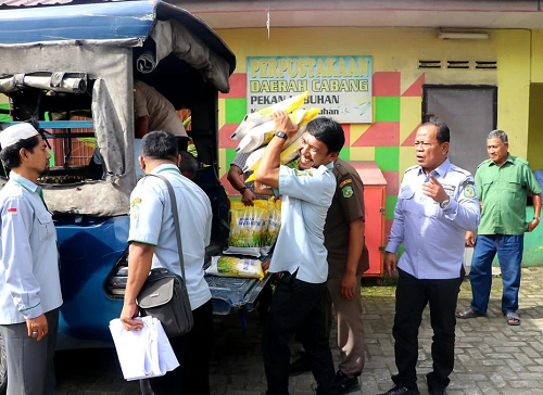 atasi_stunting_pud_pasar_medan_salurkan_bantuan_pangan_ke_pekan_labuhan