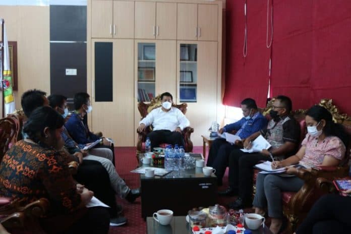 audiensi_dengan_bps_bupati_samosir_harapkan_sinergitas_dan_dukungan_data