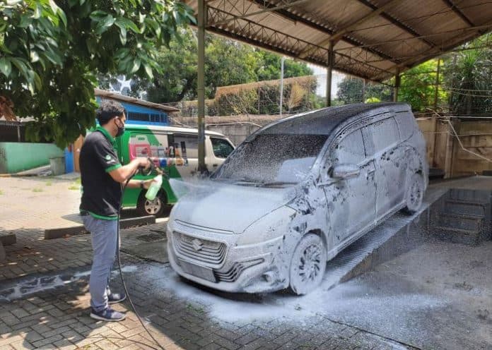 awas_air_ini_pantang_kena_bodi_mobil_saat_mencuci_ini_sebabnya