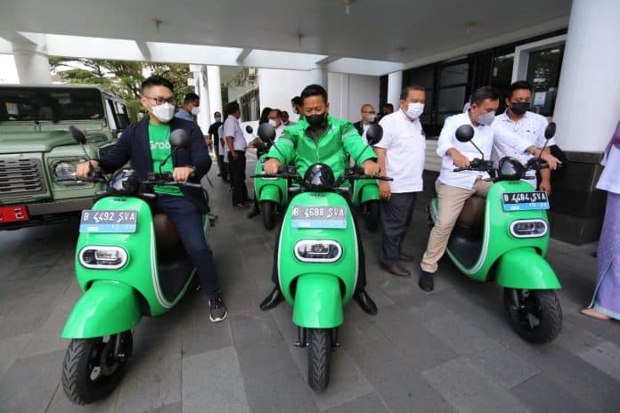 ayo_beli_motor_listrik_dapat_subsidi_rp65_juta