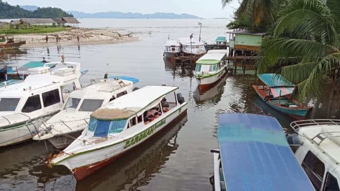 badai_disertai_ombak_tinggi_bikin_nelayan_di_pandan_tak_melaut