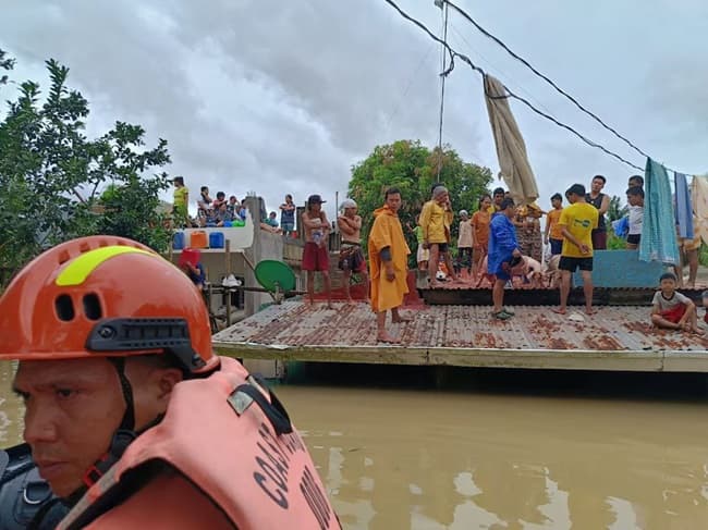 badai_tropis_trami_terjang_filipina_46_tewas_dan_bisa_kembali_pekan_depan