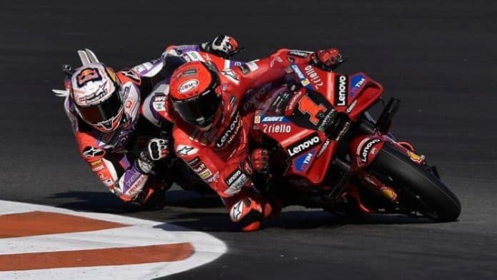 bagnaia_lempar_ancaman_ke_martin_saya_cuma_butuh_finis_5_besar