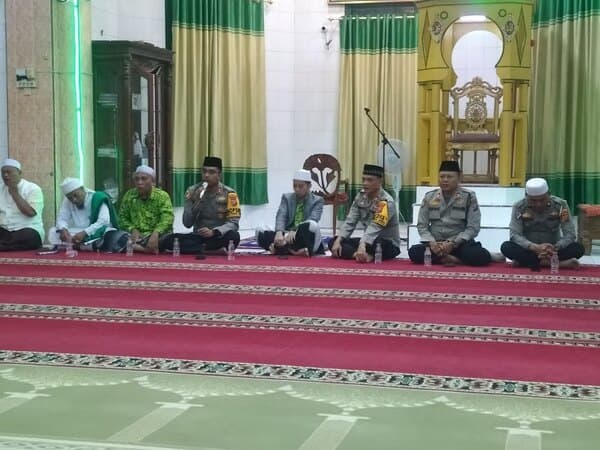 bahas_keamanan_kapolres_labusel_datangi_masjid_besar_al_mustafa