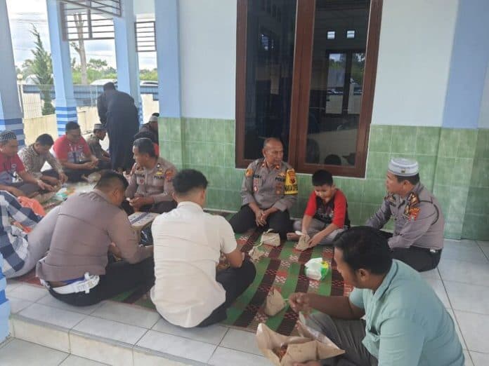 bahas_soal_keamanan_lingkungan_polisi_buka_ruang_curhat