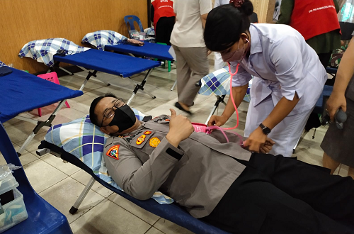 bakti_donor_darah_di_polresta_deli_serdang_kumpulkan_180_kantong