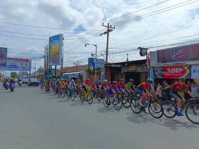 balap_sepeda_di_siantar_berjalan_sukses_warga_sebentar_tapi_asik