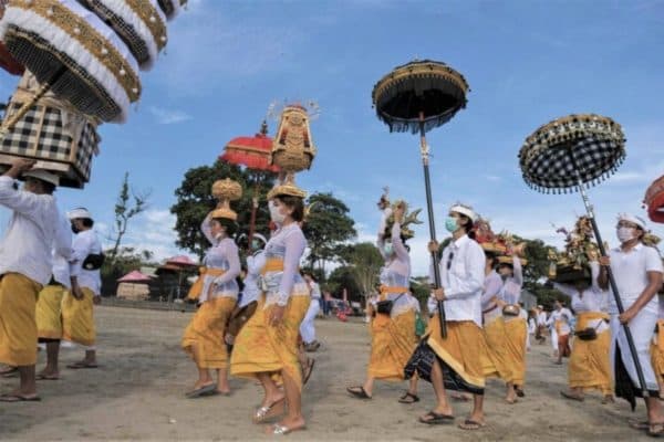 bali_kenakan_denda_bagi_orang_yang_keluar_rumah_tanpa_masker