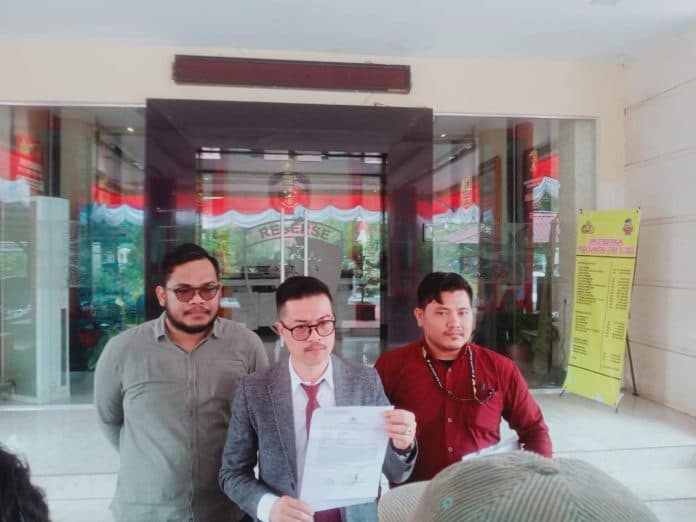 baliho_partai_nasdem_dicuri_kuasa_hukum_terduga_pelaku_dari_okp
