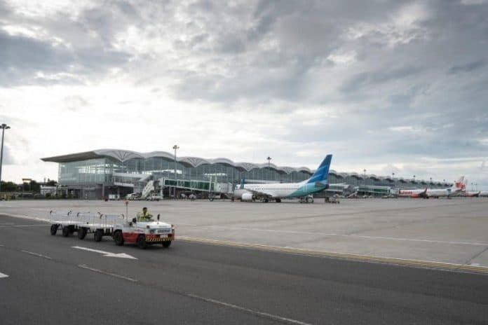 bandara_kualanamu_lengang_sejumlah_toko_tutup_sementara