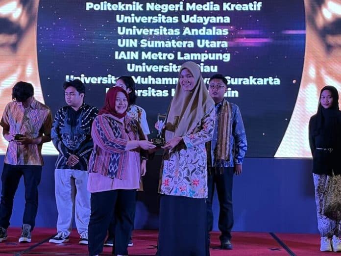 banggakan_uin_su_lpm_dinamika_raih_penghargaan_silver_winner_di_ajang_sps_awards_2024