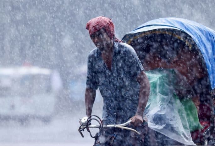 bangladesh_dan_india_dilanda_banjir_belasan_orang_tewas_tersambar_petir