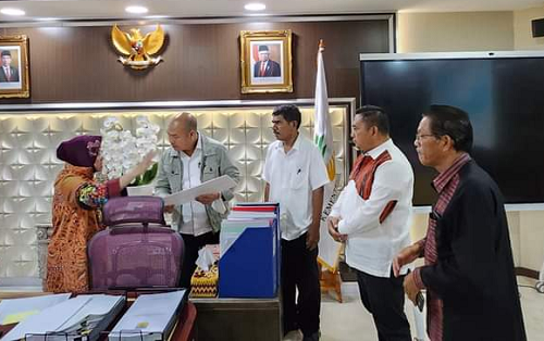 bangun_rumah_korban_gempa_bupati_taput_terima_bantuan_kemensos_rp37_m
