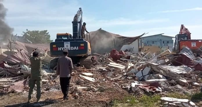 bangunan_di_lahan_eks_pt_pn_desa_sampali_akhirnya_dibongkar