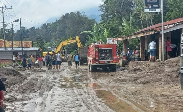 banjir_bandang_di_samosir_basarnas_pastikan_tidak_ada_korban_jiwa