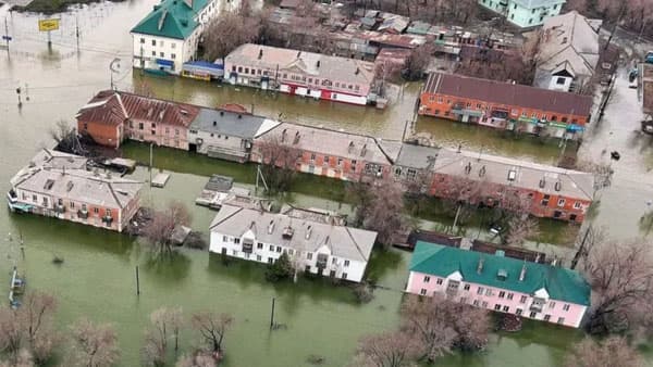 banjir_bandang_landa_kawasan_sekitar_pegunungan_ural_dan_siberia_rusia