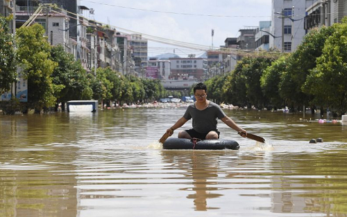 banjir_bandang_terjang_kota_wisata_pengzhou_china_7_tewas_dan_3_luka