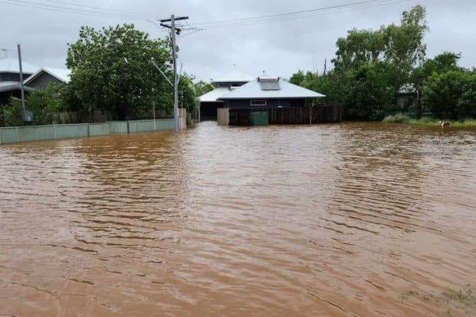 banjir_besar_hantam_australia_barat_laut_warga_diangkut_helikopter_militer