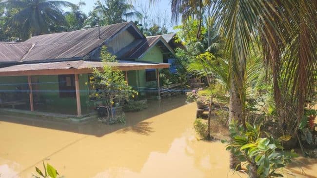 banjir_di_bireuen_3458_rumah_terendam_dan_1199_orang_mengungsi