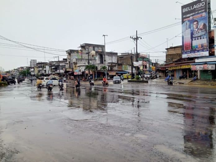 banjir_di_jalan_gatot_subroto_medan_sudah_surut_lalu_lintas_kembali_normal