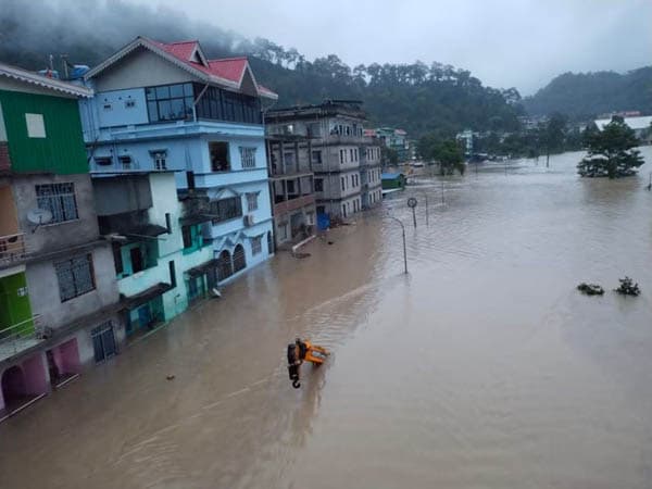 banjir_di_kaki_himalaya_akibat_danau_glasial_meluap_14_tewas_dan_102_hilang