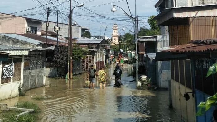 banjir_landa_daerah_kelurahan_kampung_baru_tinggi_air_mencapai_satu_meter