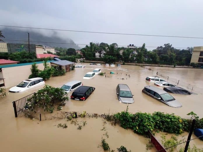 banjir_longsor_terjang_india_dan_nepal_116_orang_tewas