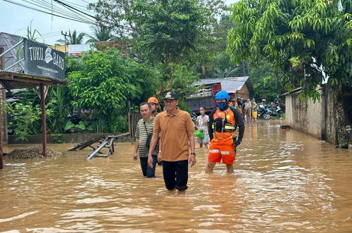 banjir_melanda_kota_jambi_nenek_72_tahun_tewas_mengapung