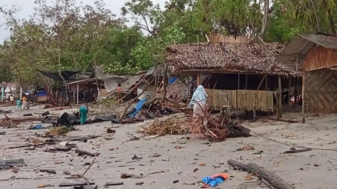 banjir_rob_setinggi_3_meter_hantam_pondok_dan_rumah_warga_di_pantai_labu
