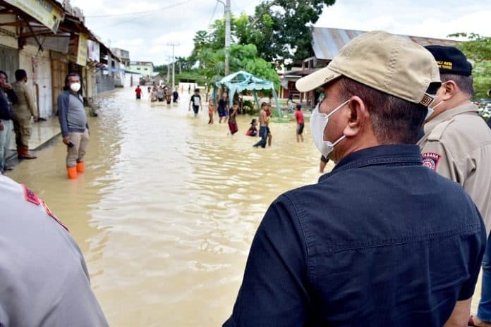 banjir_tebing_tinggi_akibatkan_5_kecamatan_terdampak_parah_edy_rahmayadi_tangani_secepatnya