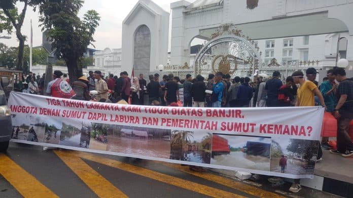 banjir_terus_menerus_terjadi_di_labura_warga_desak_gubsu_evaluasi_kinerja_anak_buahnya
