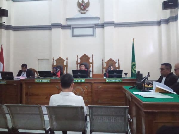 bantah_terima_uang_rp14_miliar_ph_minta_mantan_kadinkes_sumut_dibebaskan