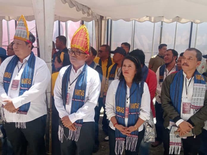 bapaslon_bupati_dan_wakil_bupati_vandiko_gultom_ariston_sidauruk_mendaftar_ke_kpu_samosir