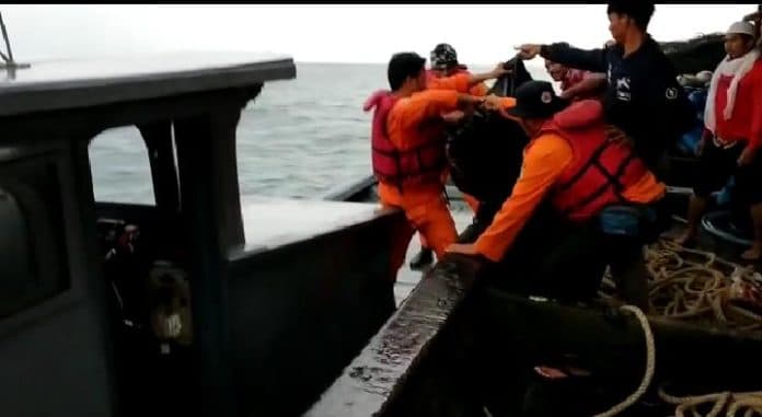 basarnas_2_korban_kapal_km_winston_tenggelam_berhasil_ditemukan