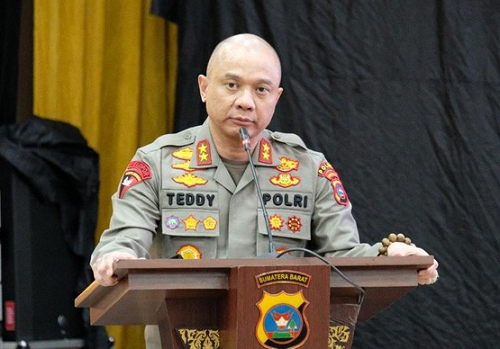 batal_jadi_kapolda_jatim_irjen_teddy_minahasa_dimutasi_ke_yanma_polri