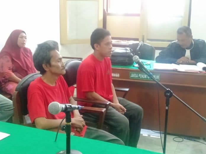 bawa_3_goni_ganja_sopir_angkot_menangis_haru_divonis_bebas