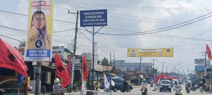 bawaslu_dairi_desak_pemkab_tertibkan_apk_di_luar_zona_hari_ini