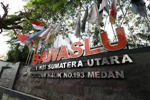 bawaslu_minta_baliho_parpol_bacaleg_bacapres_ditertibkan_di_wilayah_sumut