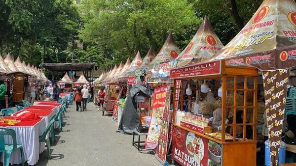 bazar_umkm_ramaikan_acara_merdang_merdem_medan_2024
