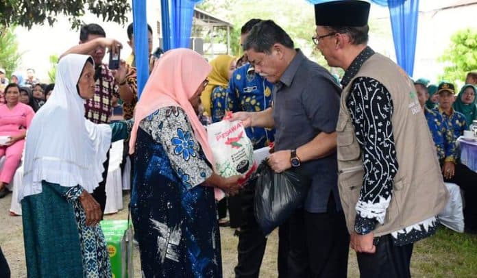 baznas_deli_serdang_salurkan_zakat_untuk_190_orang