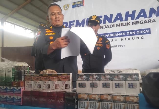 bea_cukai_teluk_nibung_musnahkan_86306_batang_rokok_ilegal