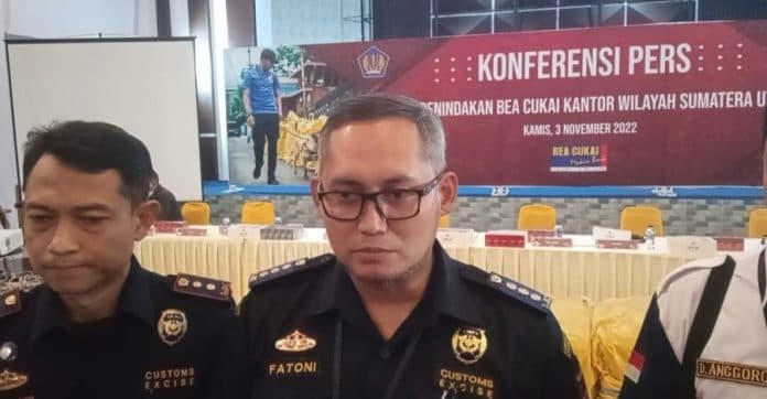 bea_dan_cukai_sumut_amankan_ratusan_karung_pakaian_bekas_dari_malaysia