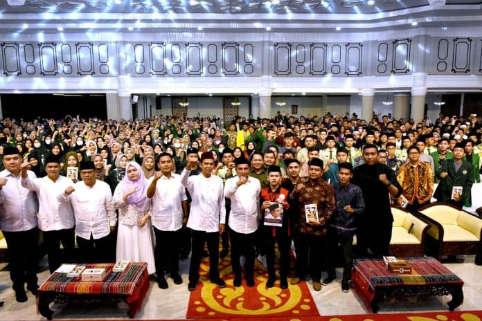 bedah_buku_37_masalah_populer_di_medan_uas_ungkap_kesulitannya_saat_jadi_mahasiswa