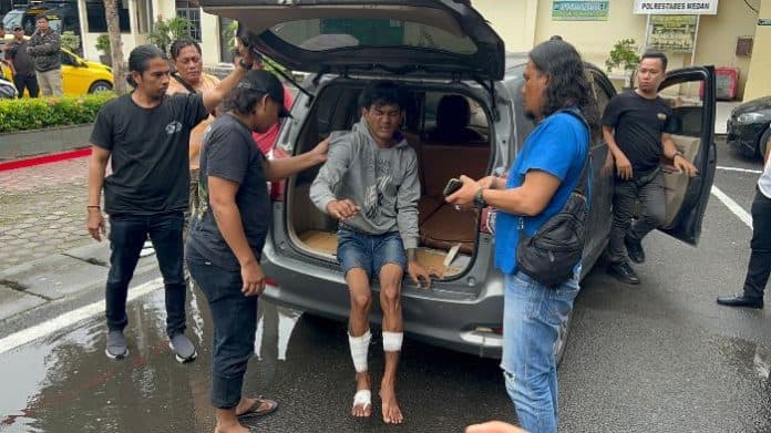 begal_pria_hingga_nyaris_putus_tangannya_dua_kaki_pemuda_ini_ditembak_polisi
