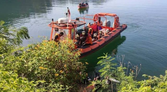 begini_kronologi_kecelakaan_mobil_pangulu_terjun_ke_danau_toba