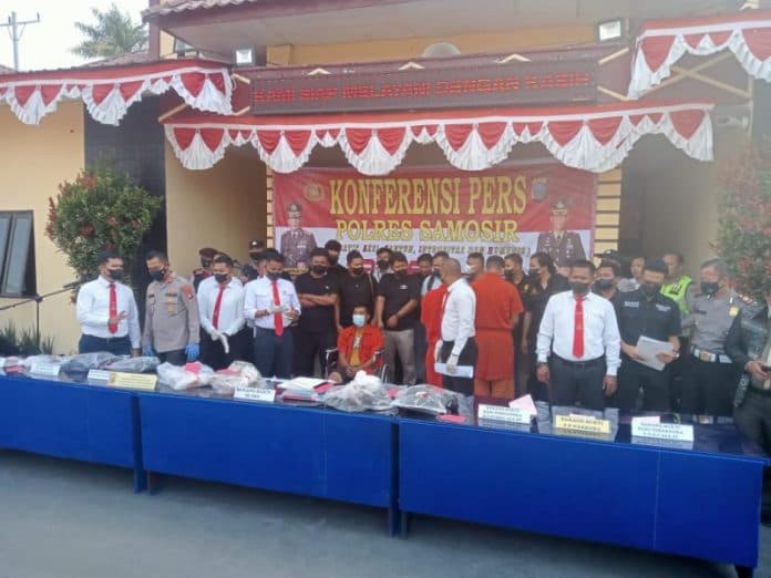 begu_bunuh_pasutri_di_samosir_akibat_sakit_hati